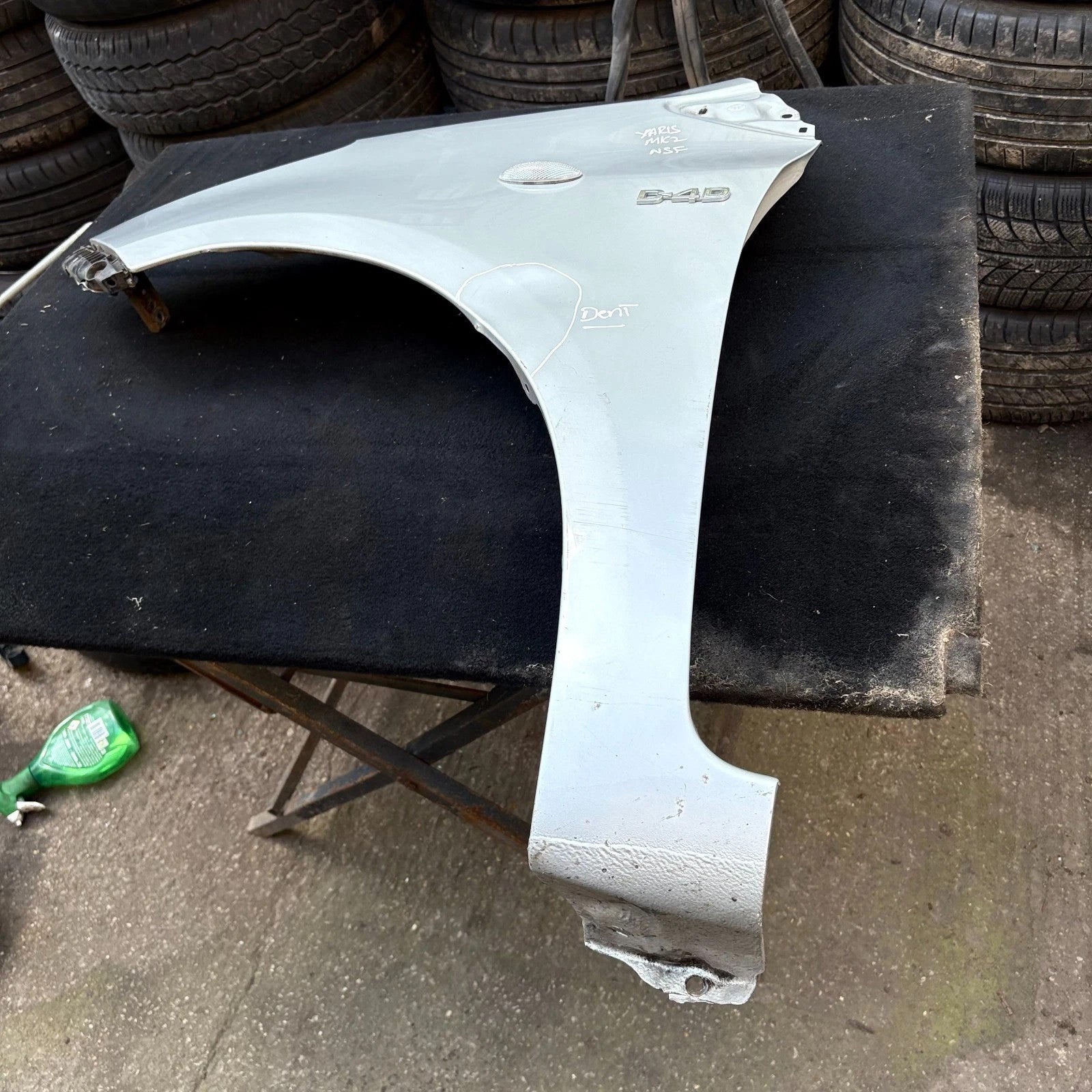 Toyota Yaris MK2 Front Left Wing Fender & Bumper Retainer Bracket 05-11