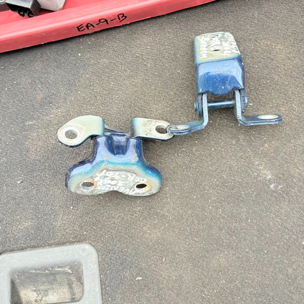 Toyota Avensis Rear Driver Side Door Hinges Top Bottom 2003-2008