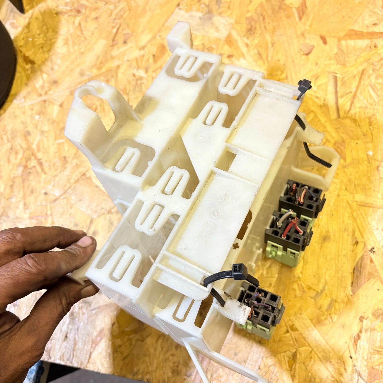 BMW X3 2006 RELAY CONTROL UNITS BRACKET MOUNT