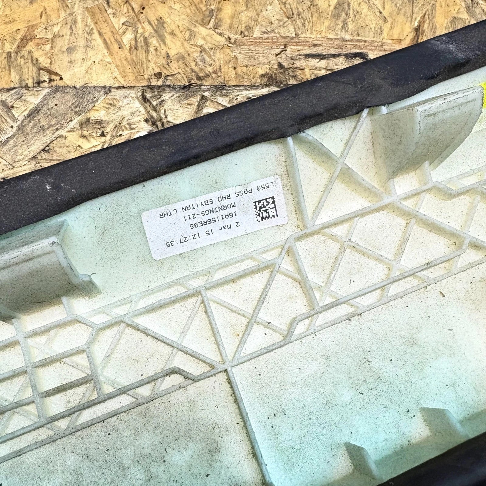 20092016 Land Rover Discovery Left Front Passenger Armrest