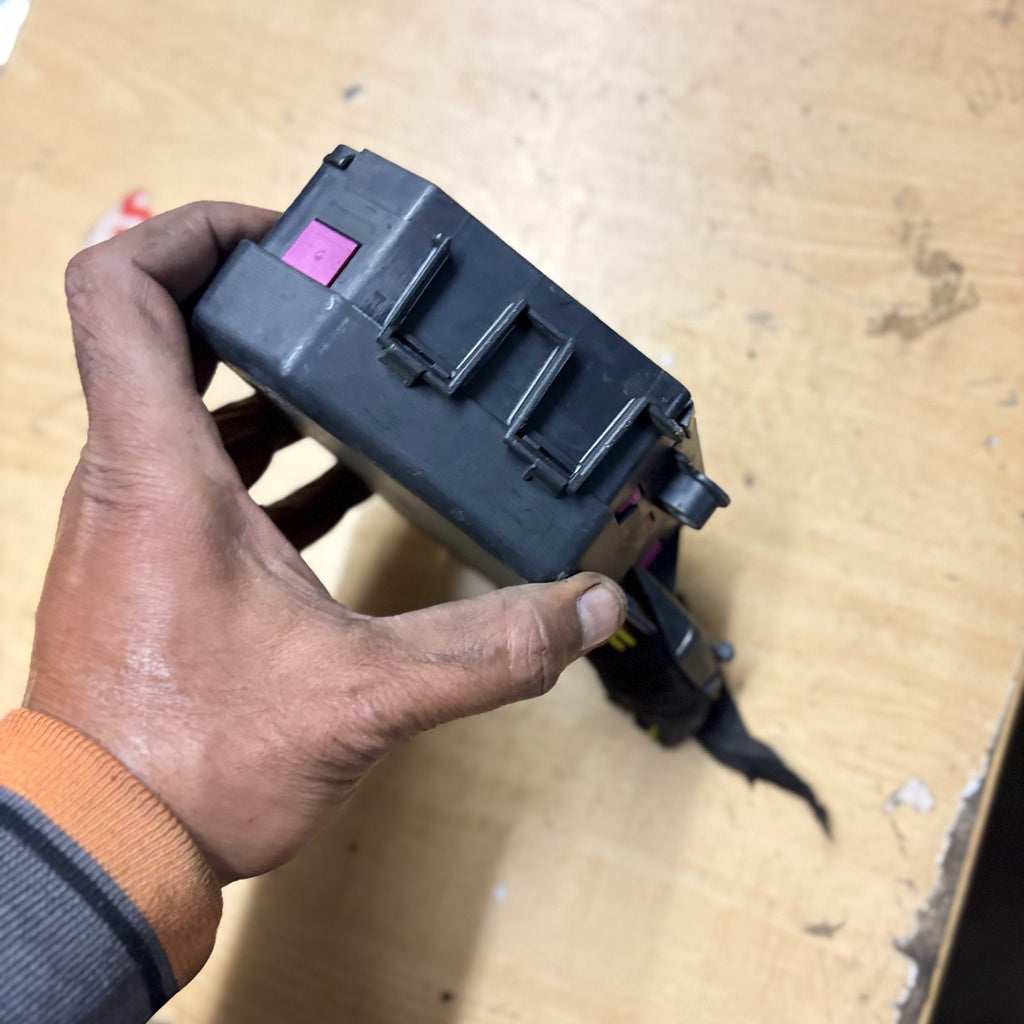 Skoda Octavia Mk2 1Z 2004-2013 RHD Under Dash Fuse Box Interior Fuse Panel