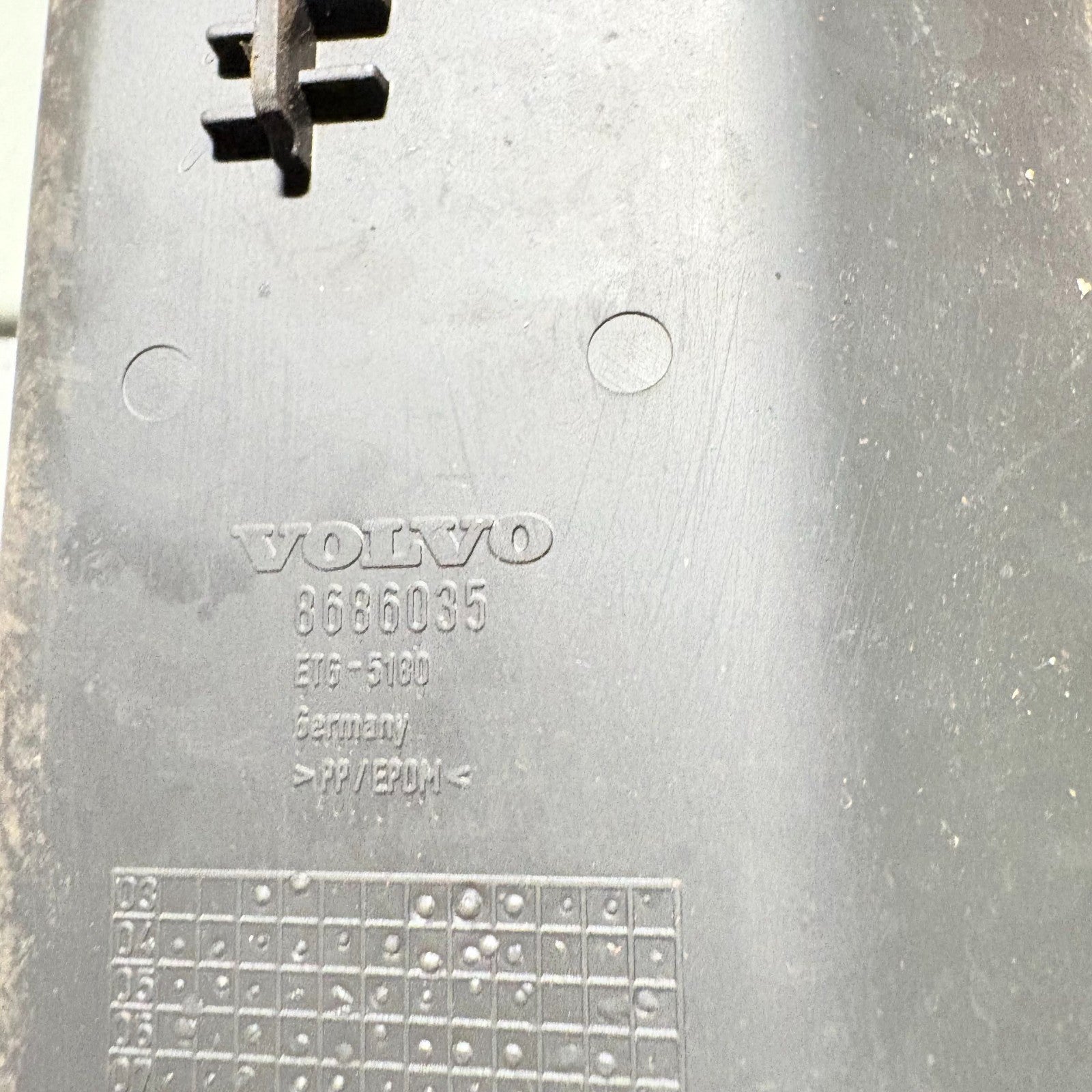 VOLVO V50 2004-2012 FRONT CENTRE CONSOLE STORAGE RUBBER MAT INSERT 8686035