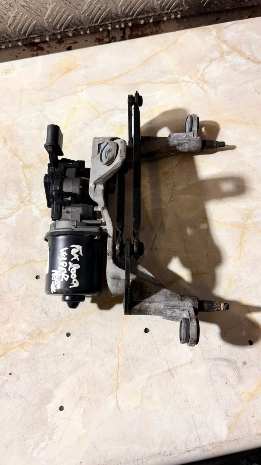 VW FOX FRONT WIPER MOTOR 2009