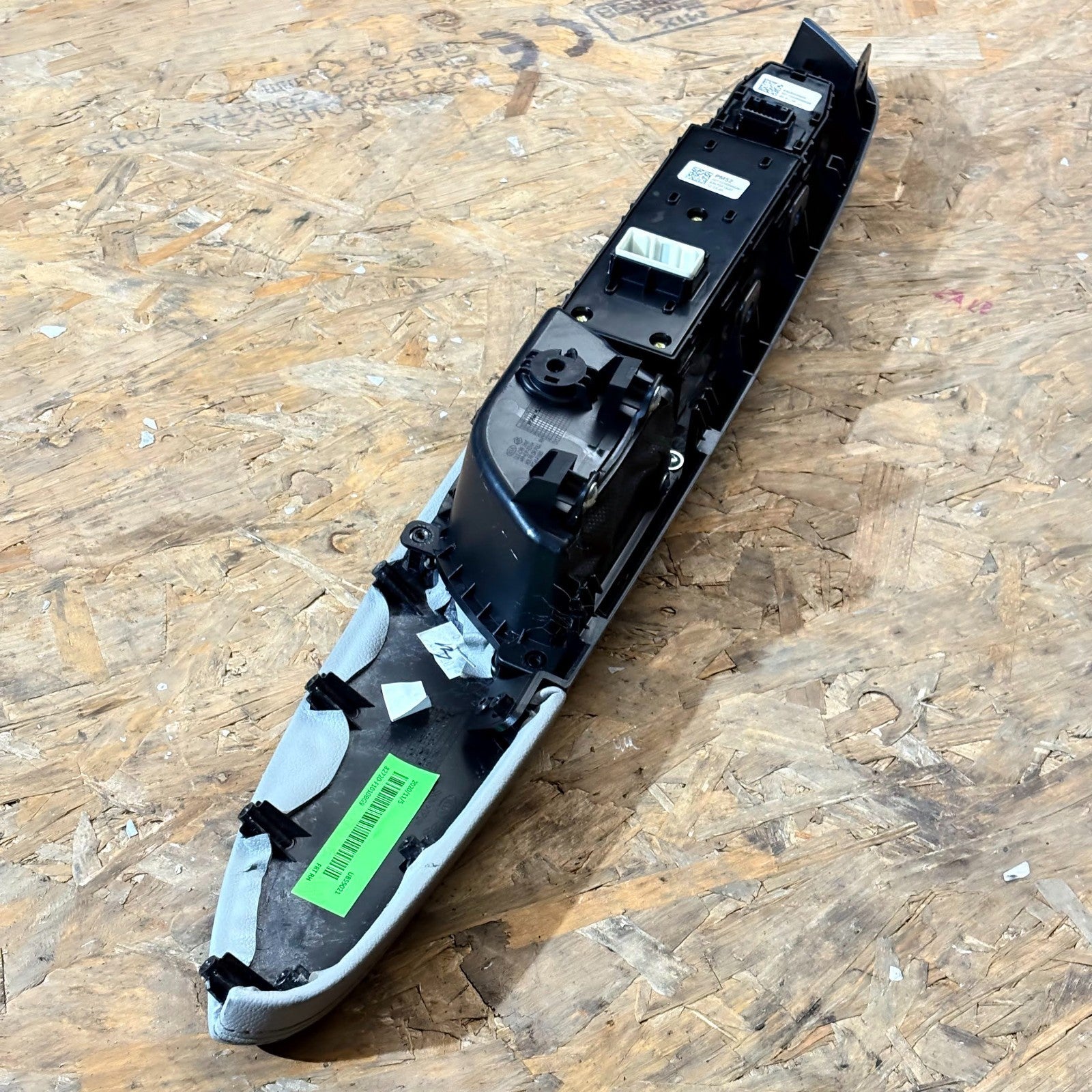 Kia Sportage QL 5dr 2015-2022 RHD Driver Door Window Switch FR 82741-F1000