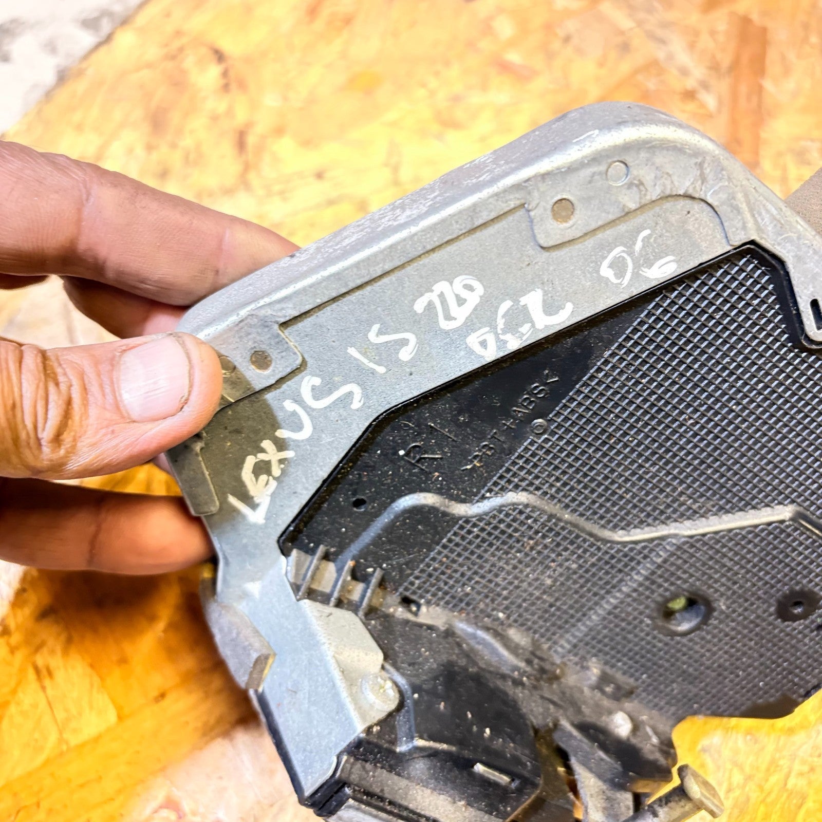 2005-2013 Lexus IS220d IS250 XE20 Rear Right Door Lock Latch 69050-53040