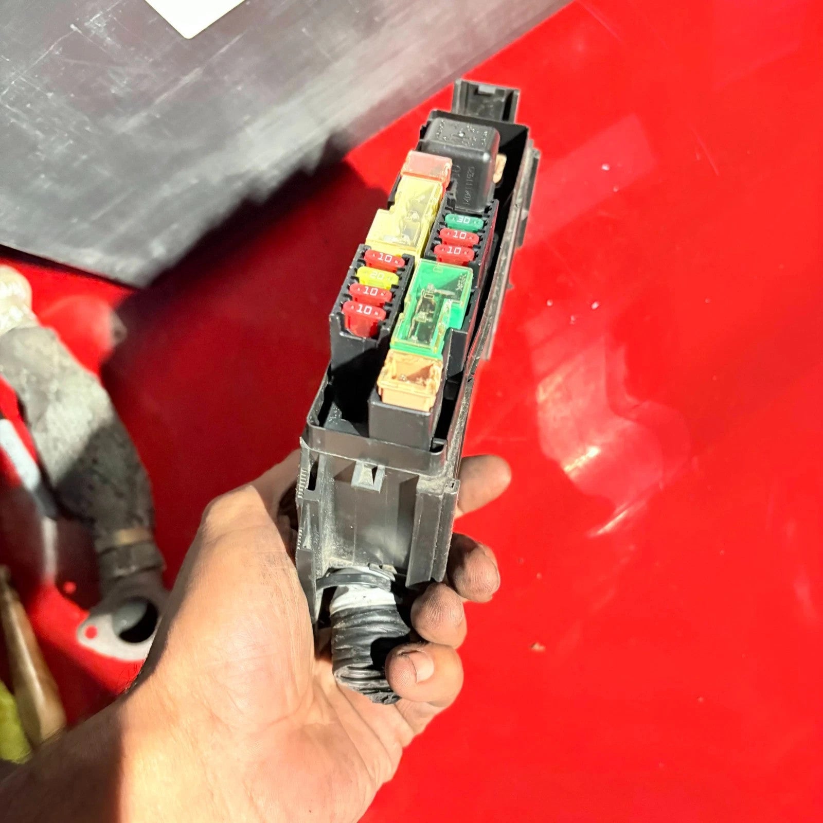 2011 NISSAN JUKE FUSE BOX 24382EW70B