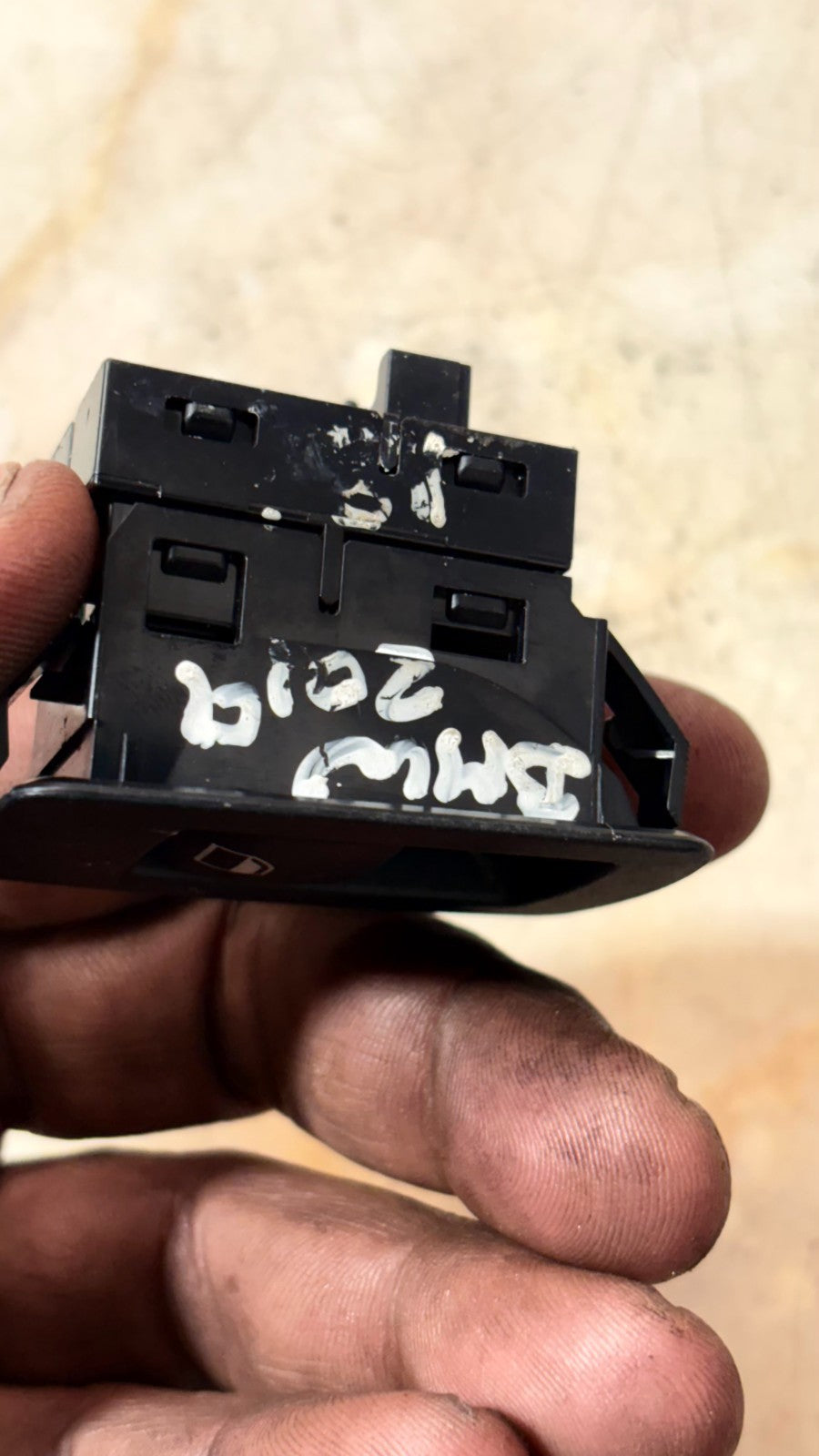 BMW 2019 WINDOW SWITCH DRIVER REAR RIGHT SIDE 9208106