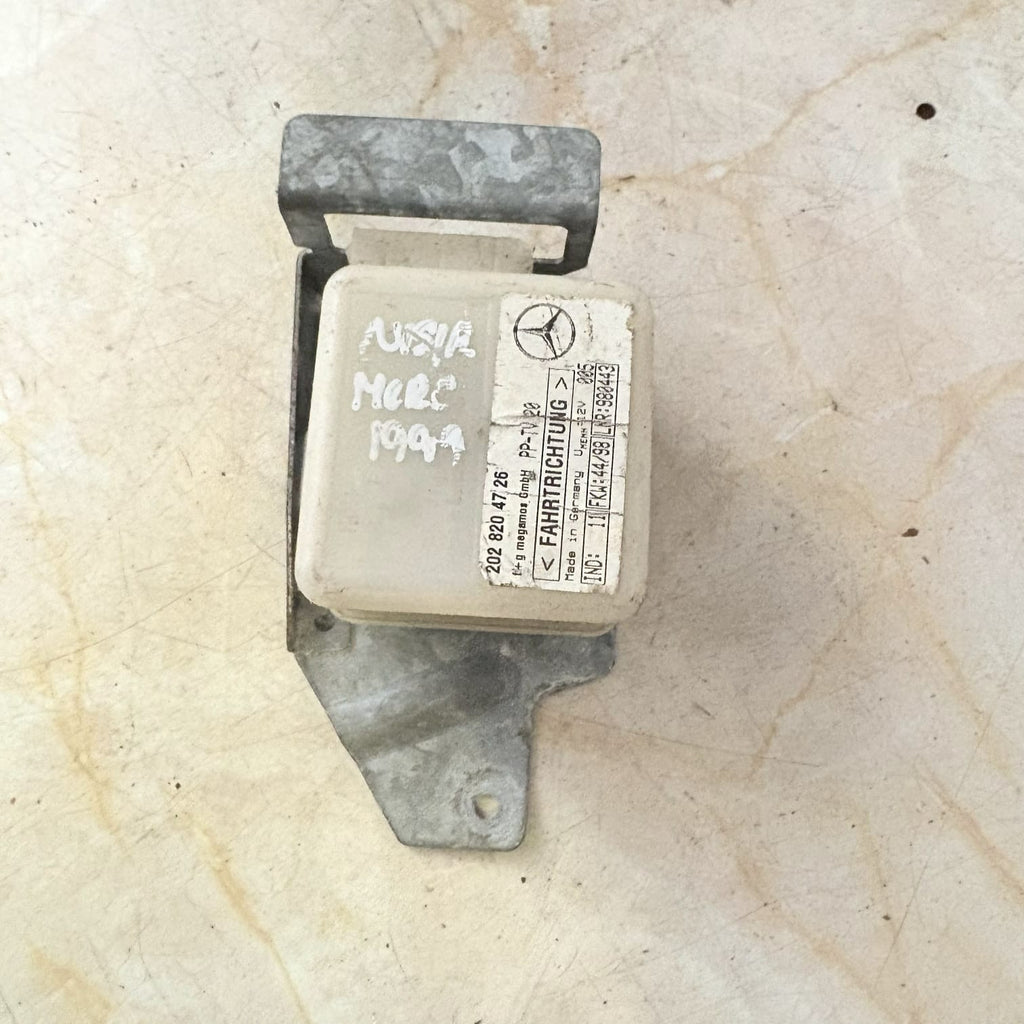 1990 MERCEDES CLK 320 ALARM CONTROL MODULE UNIT ECU 2028204726