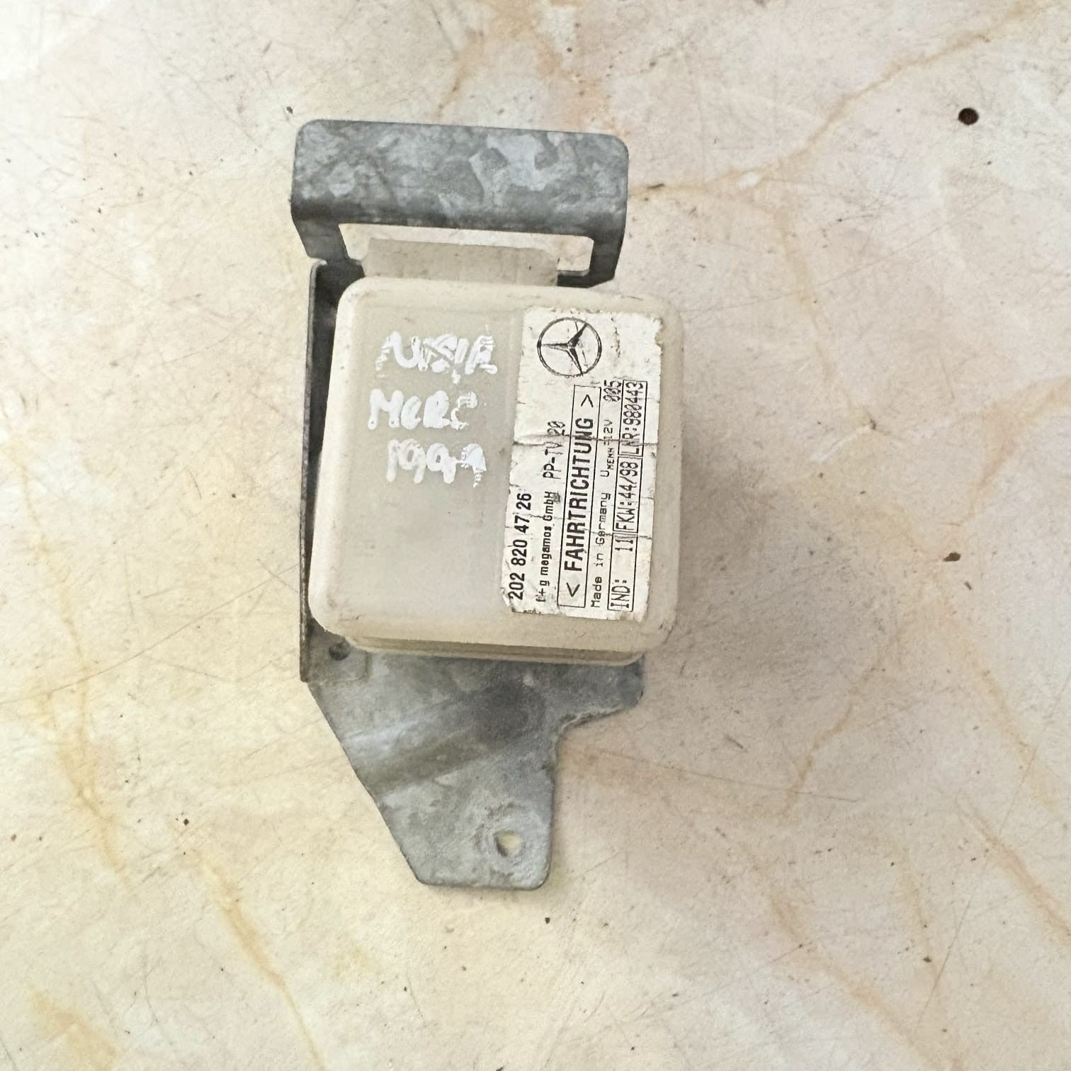 1990 MERCEDES CLK 320 ALARM CONTROL MODULE UNIT ECU 2028204726