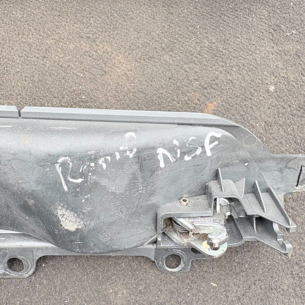 Skoda Rapid Front Left Inner Door Handle With Speaker 5JB867011A