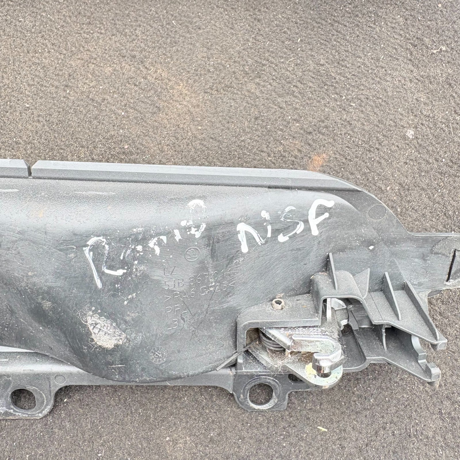 Skoda Rapid Front Left Inner Door Handle With Speaker 5JB867011A