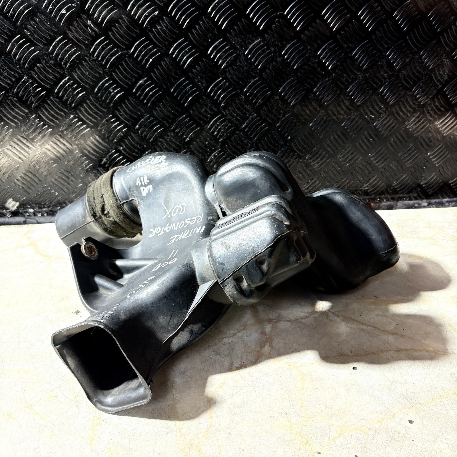 Chrysler 300C 2005-2010 Air Intake Resonator Filter Box Hose Pipe 04591871AB