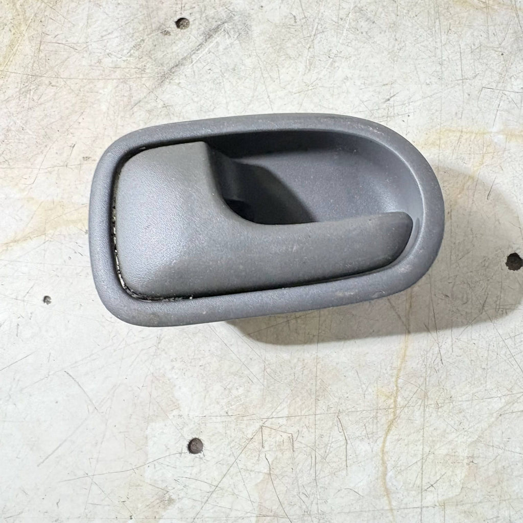 TOYOTA COROLLA Passenger Rear SIDE DOOR HANDLE 2001 69207-12020