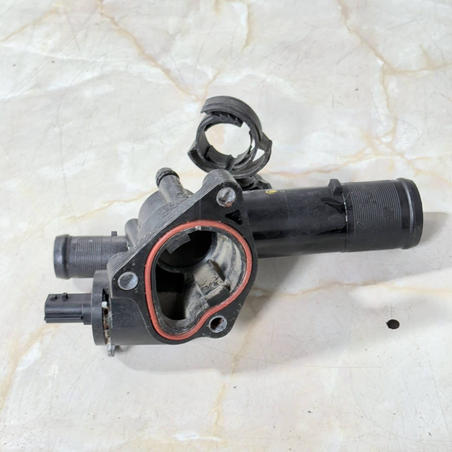 Coolant Thermostat Housing 8200954328B Dacia Sandero II 1.5 dCi 2013-2026