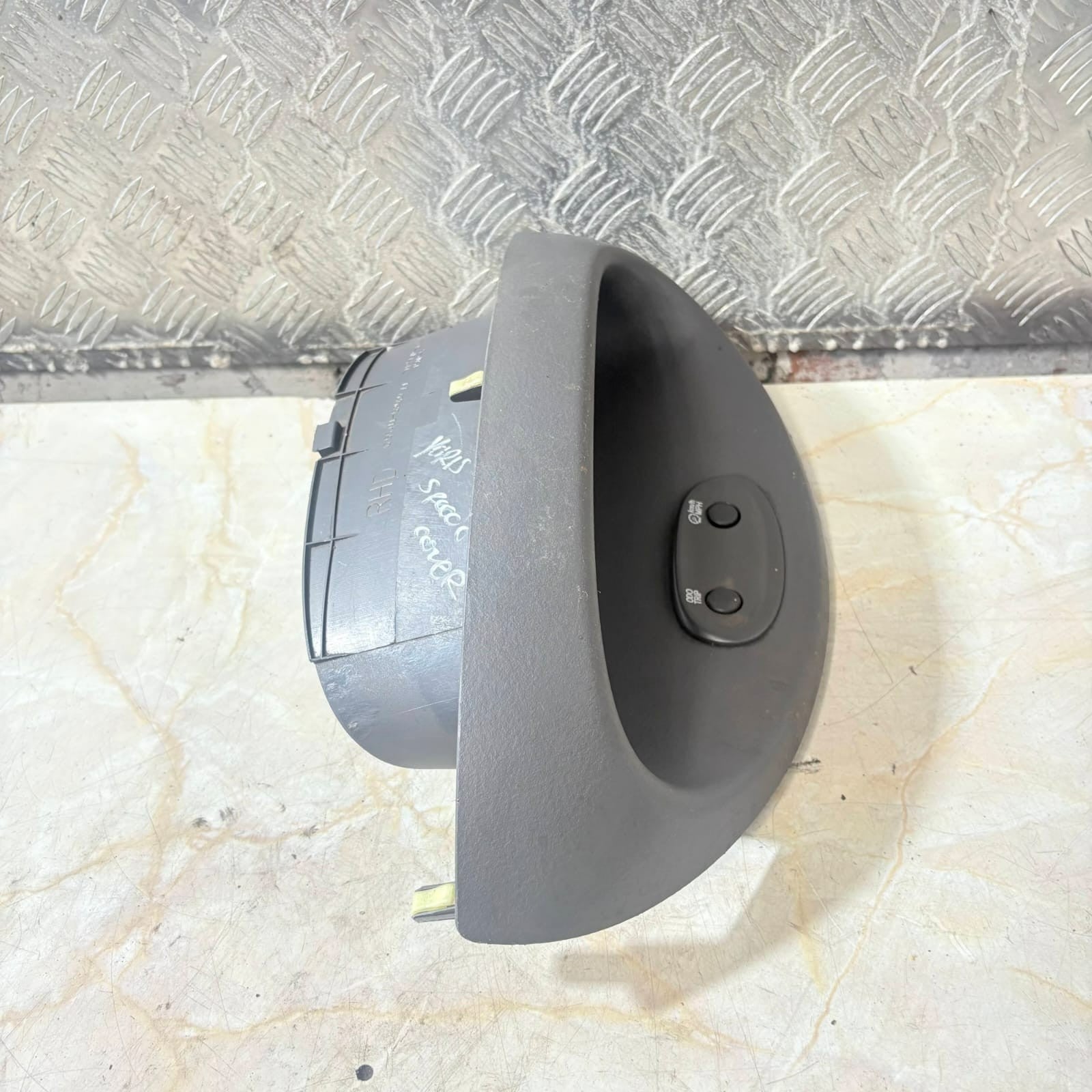 TOYOTA YARIS MK1 SPEEDOMETER CLUSTER SURROUND PANEL 1999-2005 55411-52020