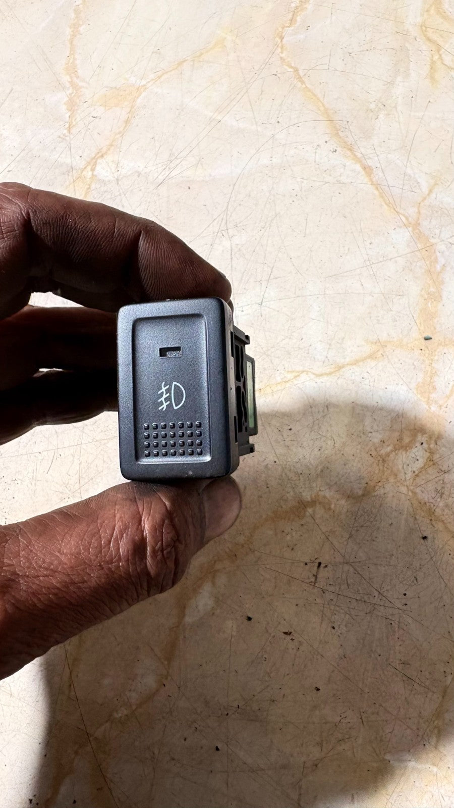 SUZUKI VITARA FOG LIGHT CONTROL SWITCH BUTTON 37270-57L00