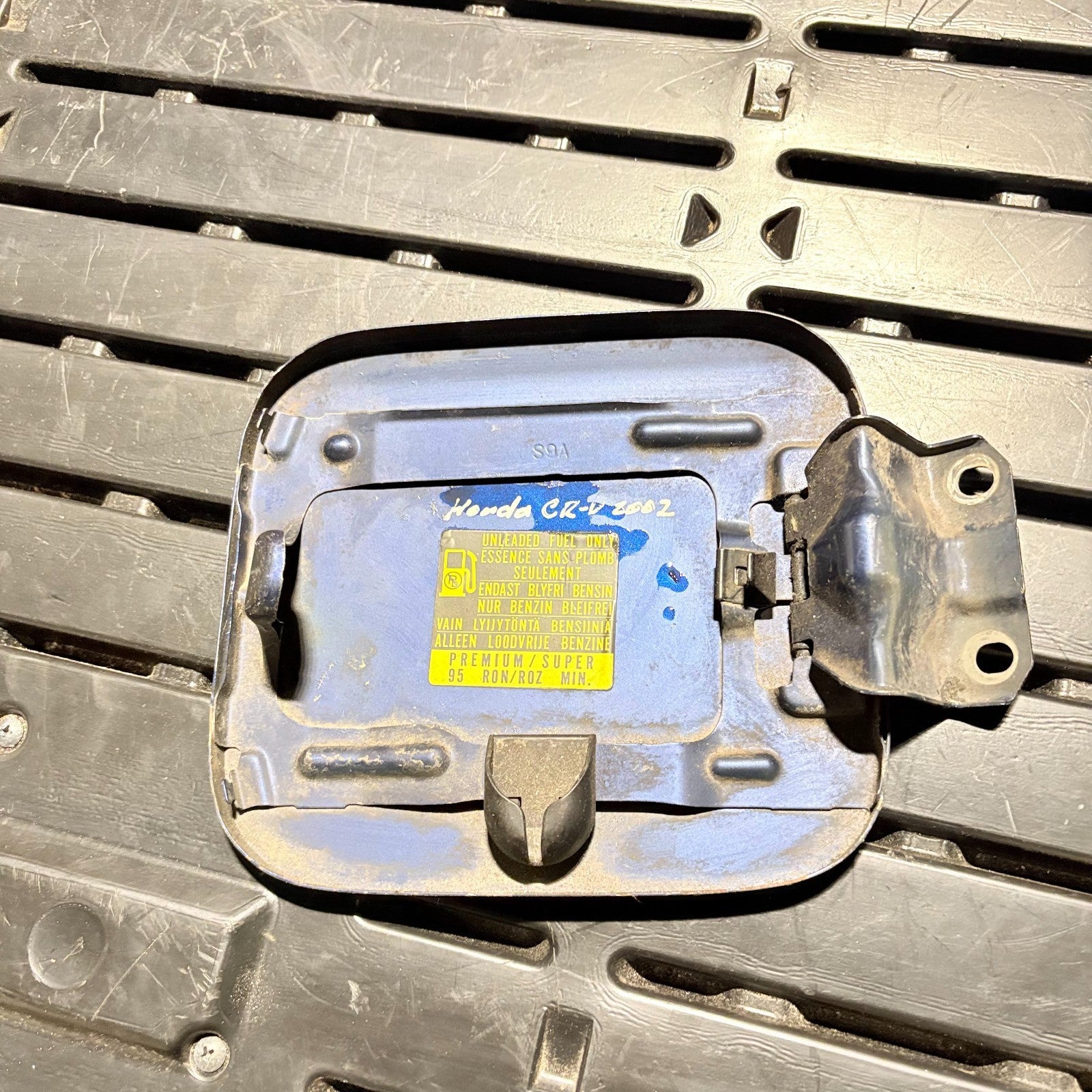 2002-2006 HONDA CRV FUEL FLAP COVER IN BLUE