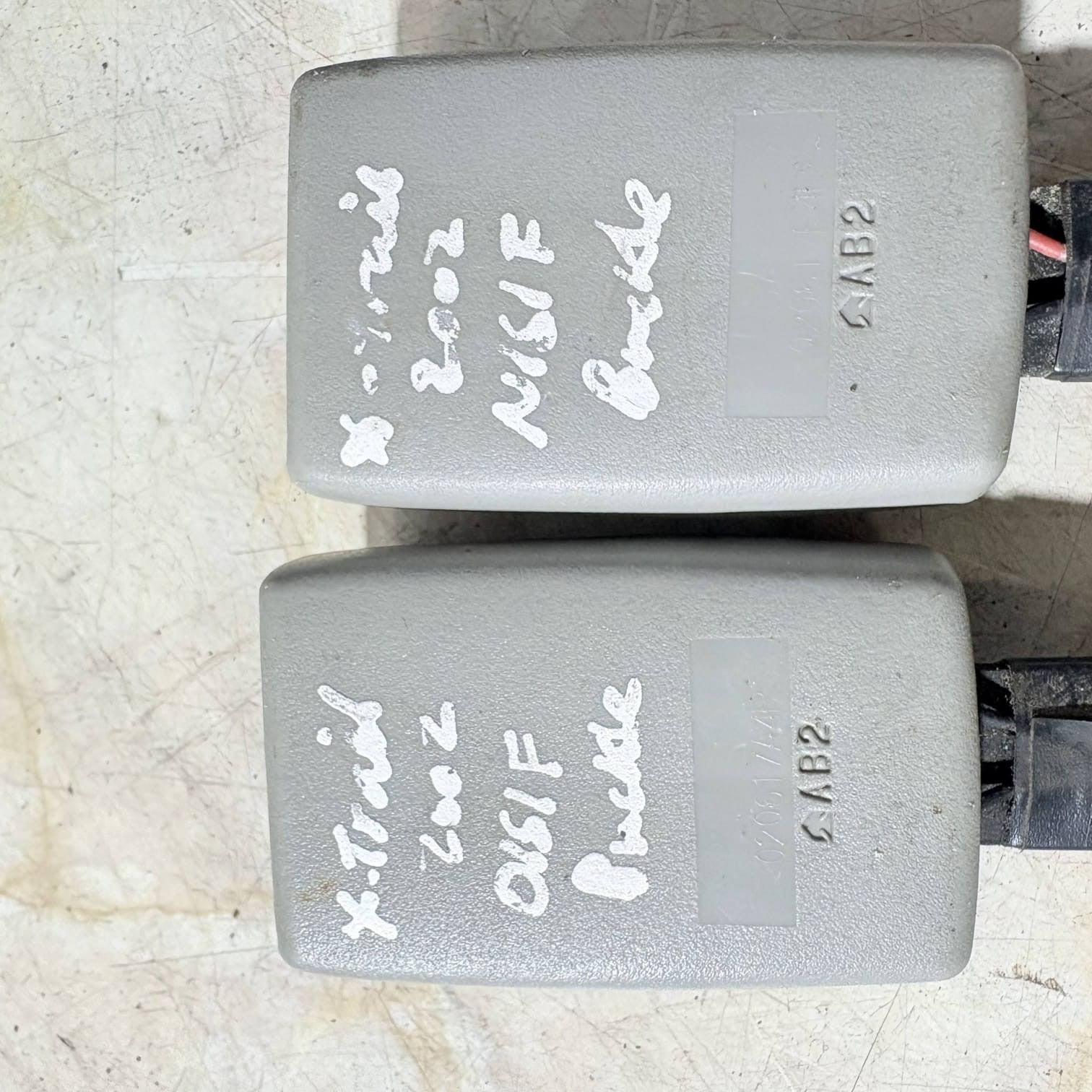 Driver Front & Passenger Front Seat Belt Buckles Nissan X Trail