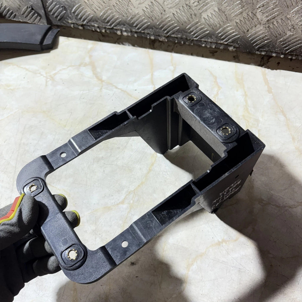AUDI A3 8P 2004-2012 CENTER CONSOLE GEAR SELECTOR BRACKET