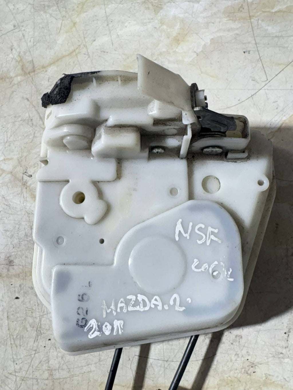 MAZDA 2 SPORT DE MK2 FRONT DOOR LOCK LATCH PASSENGER SIDE LEFT 2011