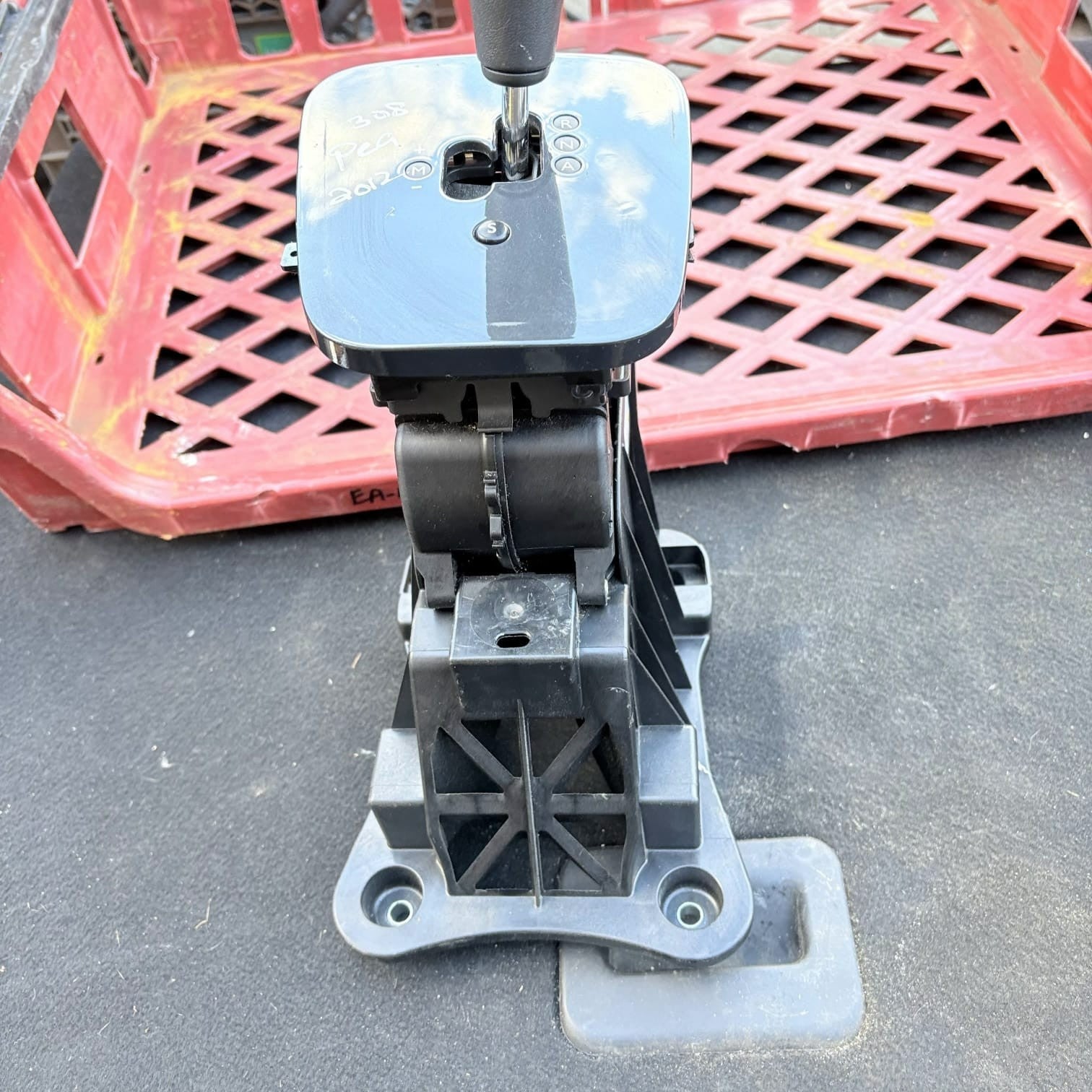 PEUGEOT 3008 2012 AUTOMATIC GEAR SELECTOR SHIFTER 9687024580