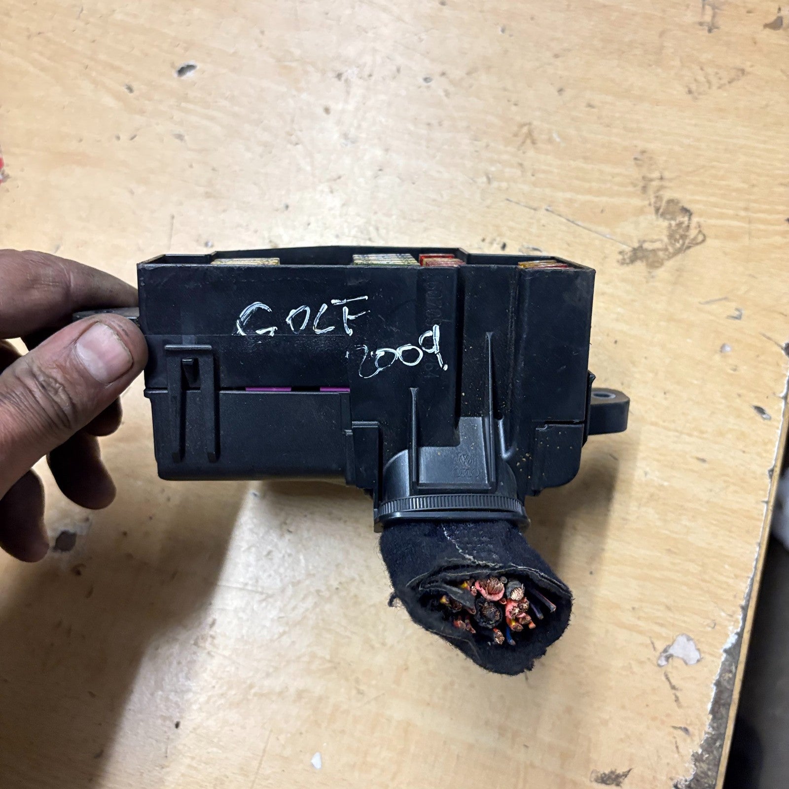 VW Golf Fuse Box Control Unit Relay Power Distribution Module 2009