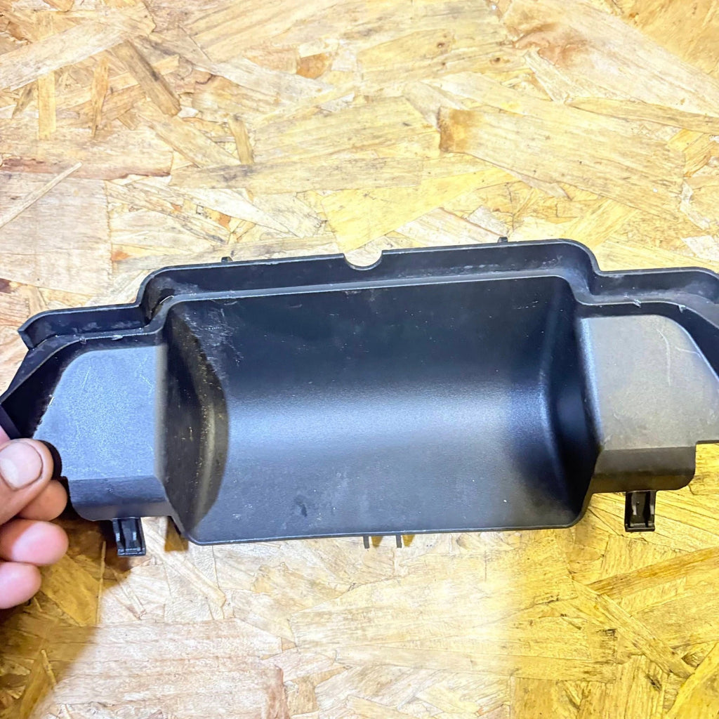 2004-2009 LAND ROVER DISCOVERY 3. CENTRE CONSOLE LOWER TRAY TRIM INSERT
