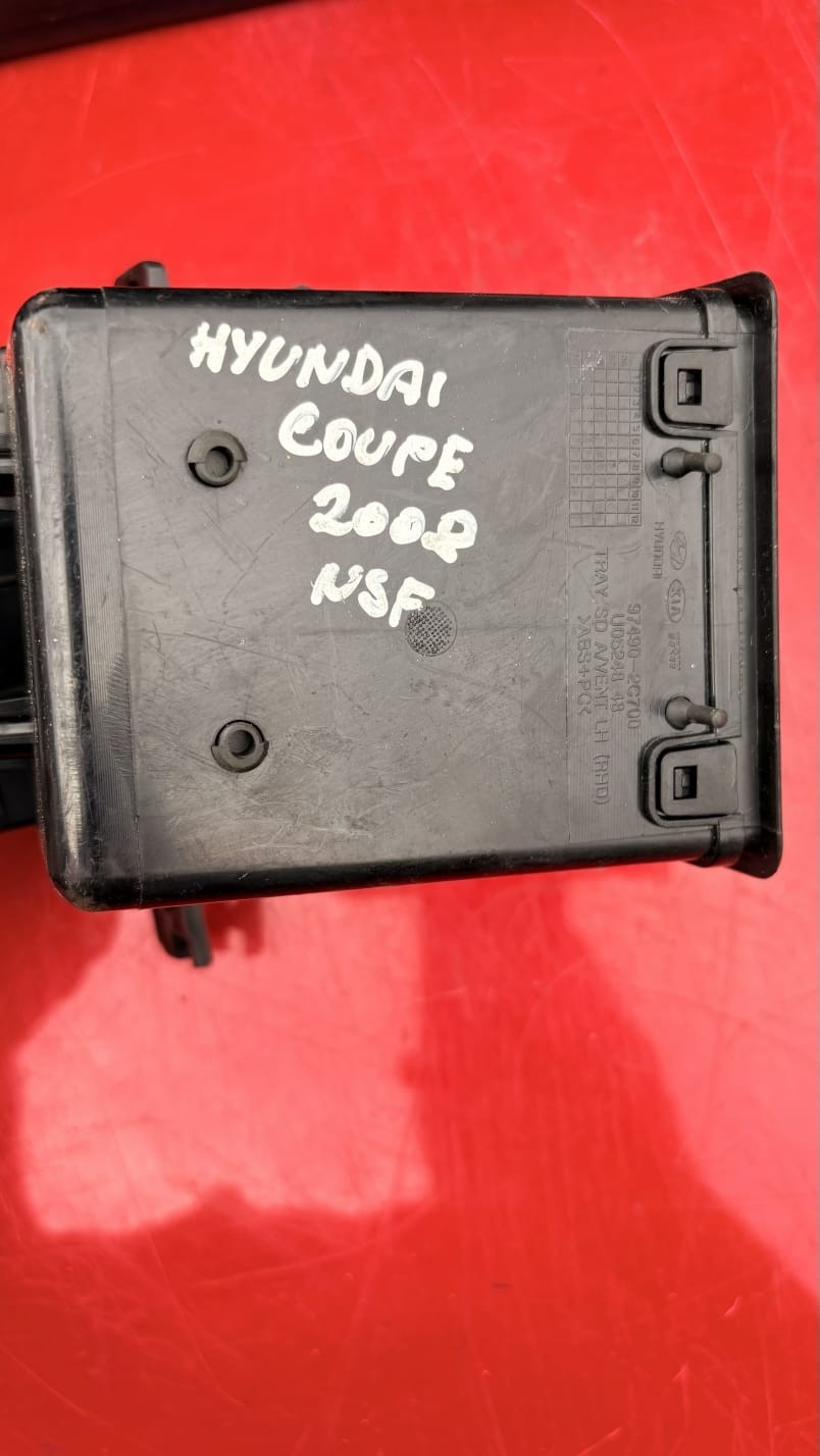 Hyundai Coupe SIII 2007-2008 Passenger Dash Air Vent Tray 97490-2C700