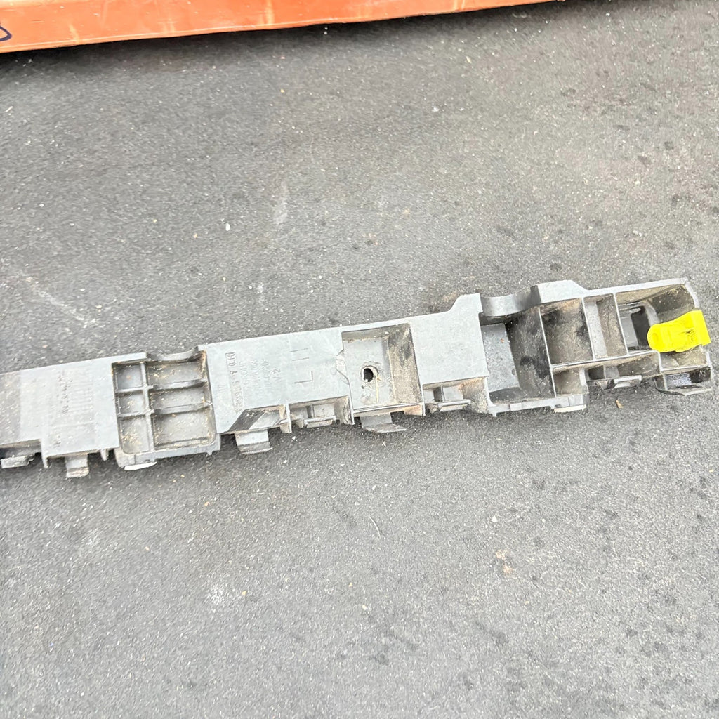 VAUXHALL CORSA E 2014-2019 REAR LEFT BUMPER MOUNTING BRACKET 475498858