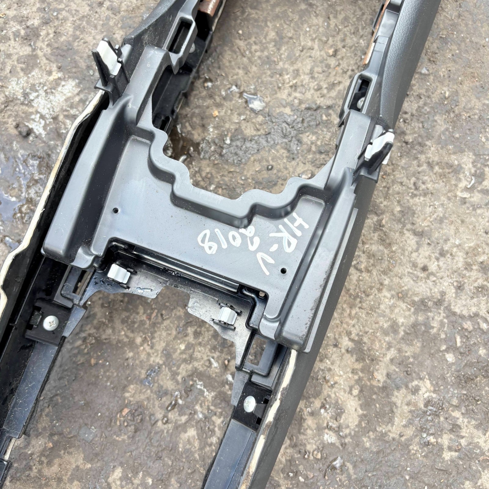 2018 HONDA HR-V FRONT CENTRE CONSOLE TRIM
