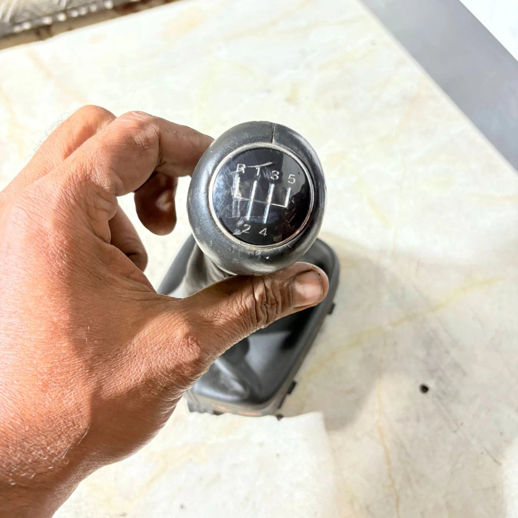 AUDI A1 8X 2010-2018 5 SPEED GEAR KNOB AND GAITER 8P0863279A