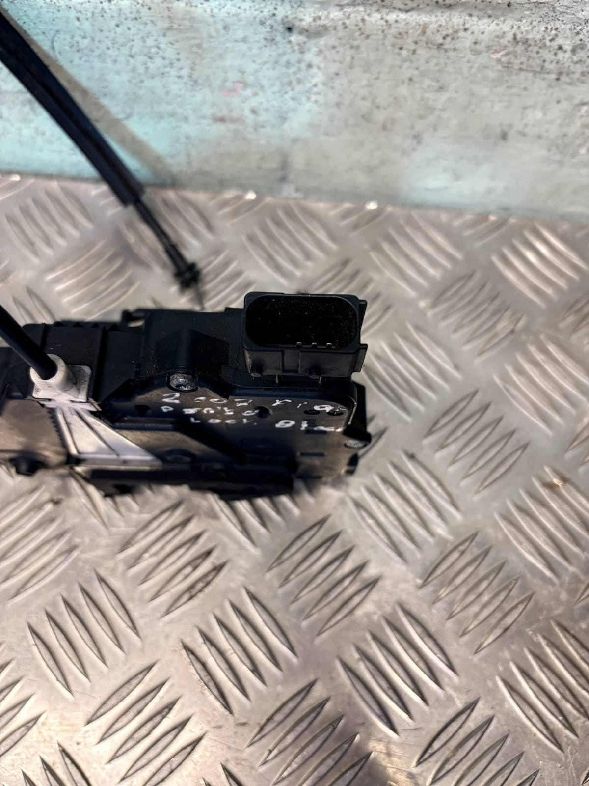 2007 FIAT GRANDE PUNTO FRONT PASSENGER DOOR CENTRAL LOCK C869 51797567