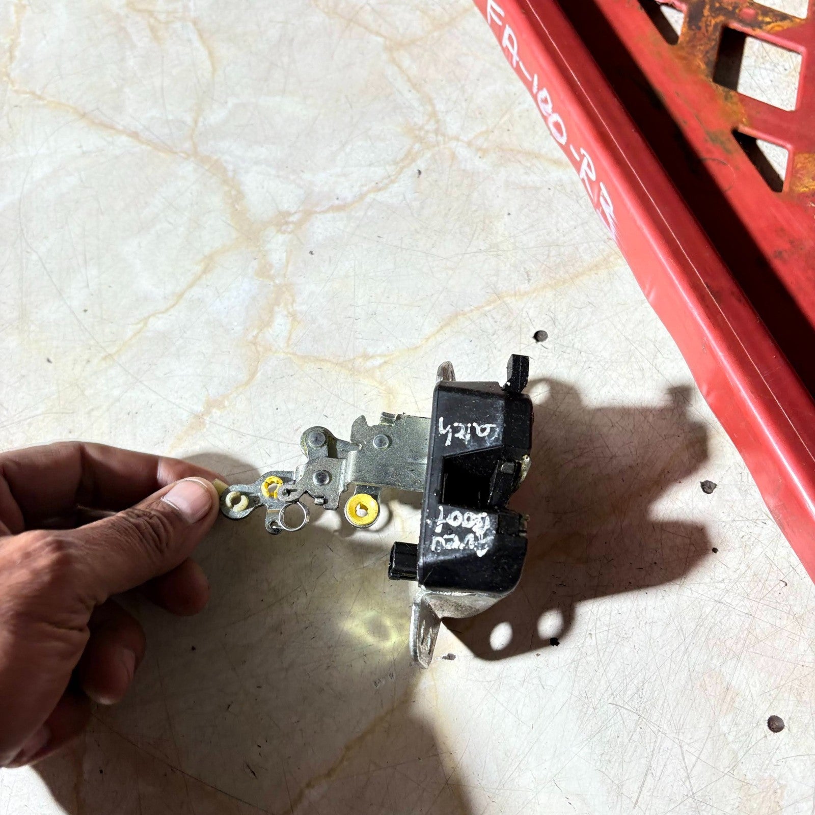 Chevrolet Aveo Hatchback Tailgate Boot Lock Latch Mechanism 9M29 RHD