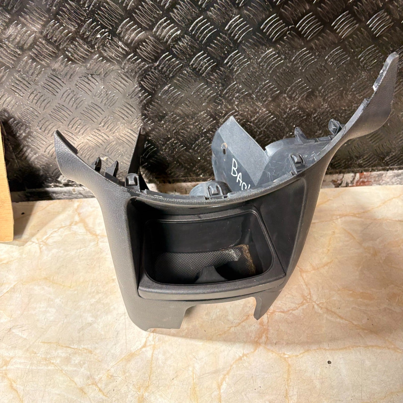 NISSAN NOTE E11 MK1 06-13 CENTRE CONSOLE TRIM SURROUND CUP HOLDER 689309U000