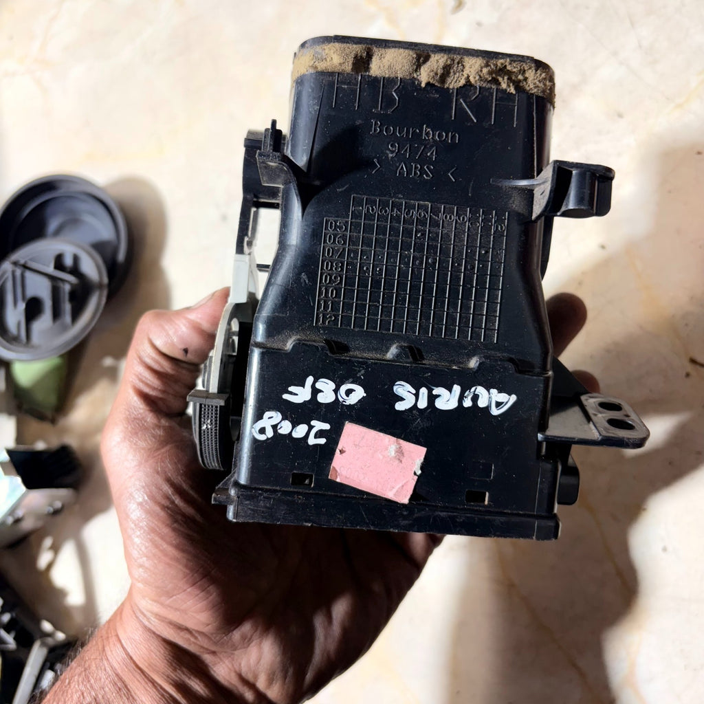 Toyota Auris 2008 Front right dashboard side air vent 9474