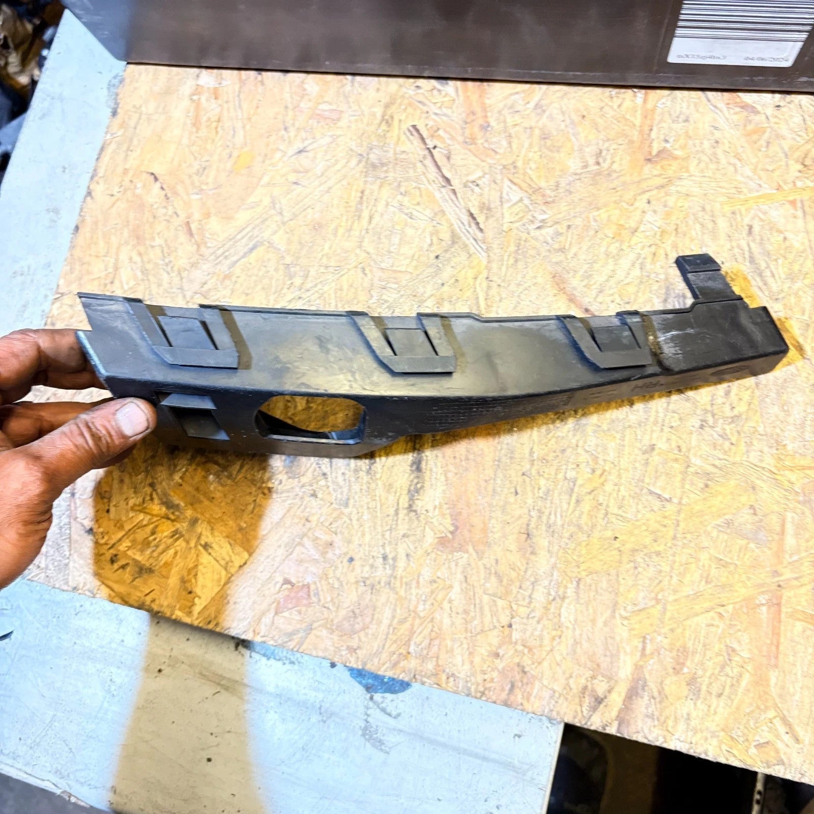 Ford Focus 2005-2008 Front Bumper Inner Holder Mount Bracket Driver Side