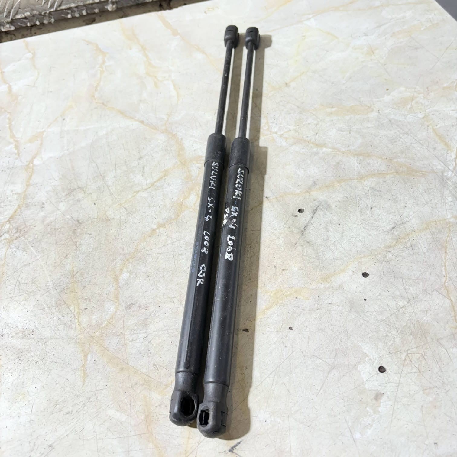 SUZUKI SX4 2008 Driver Rear Bonnet Strut Set 68 Plate Reg 31468172