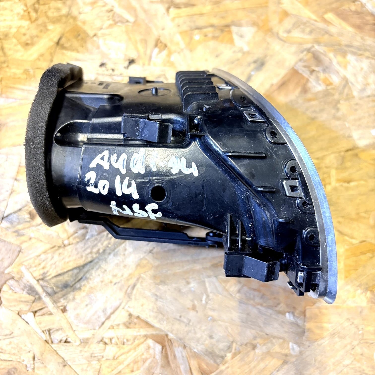 2014 AUDI A4 B8 PASSENGER FRONT DASHBOARD AIR VENT 8T2820901F
