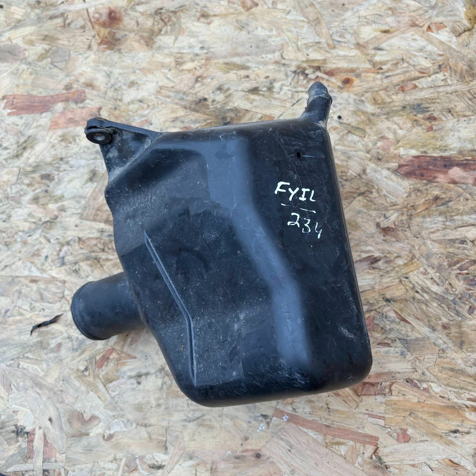Nissan X-Trail T30 Air Box Intake Resonator 8H302 16585-8H302 2003-2007