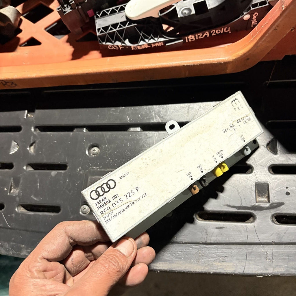 Audi A4 S Line 2.5TDi B6 Estate Aerial Antenna Amplifier 8E9035225P A36