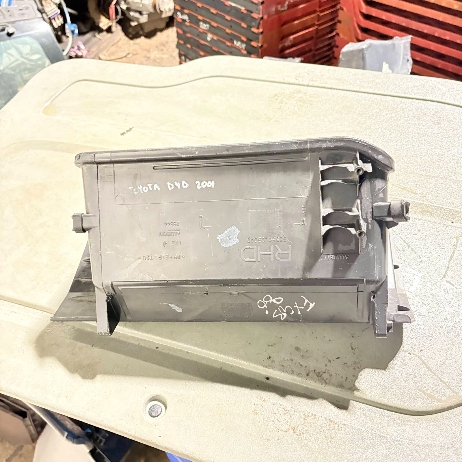 Toyota Avensis T220 1997-2003 RHD Glovebox 55550-05040 D-4D