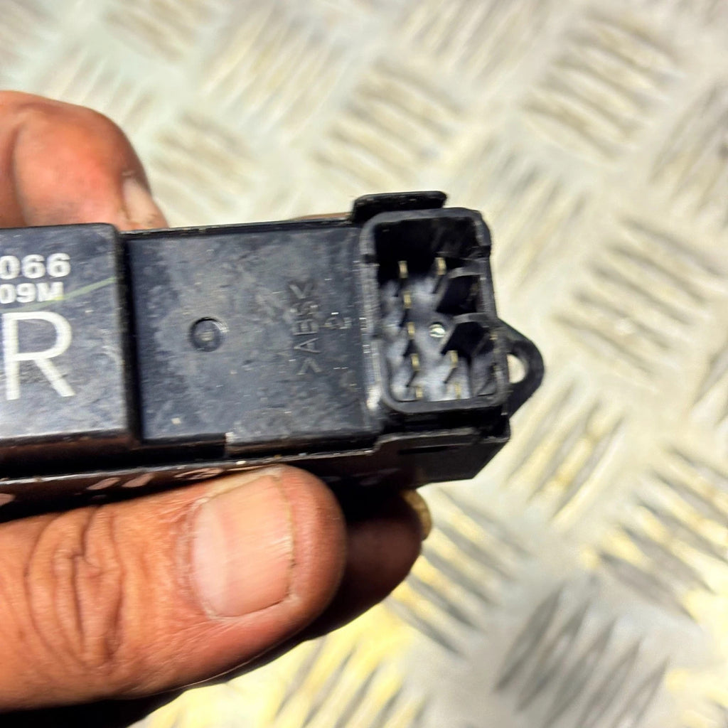 Mitsubishi Lancer & Sportback Rear Right Window Switch RHD 8608A066 07-17