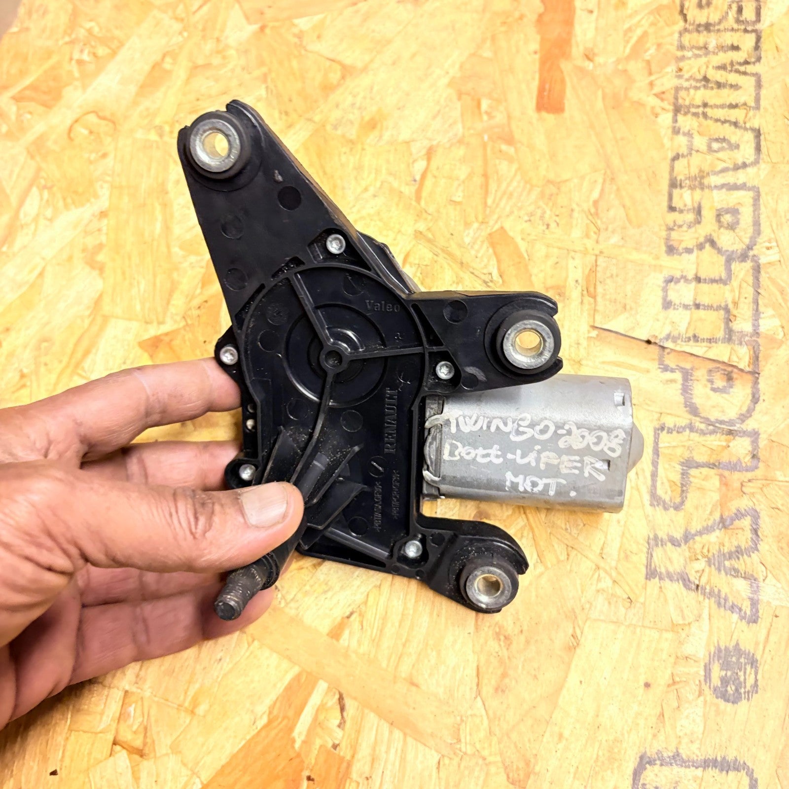Renault Twingo Mk2 CN0 2007-2014 Rear Wiper Motor 8200311486