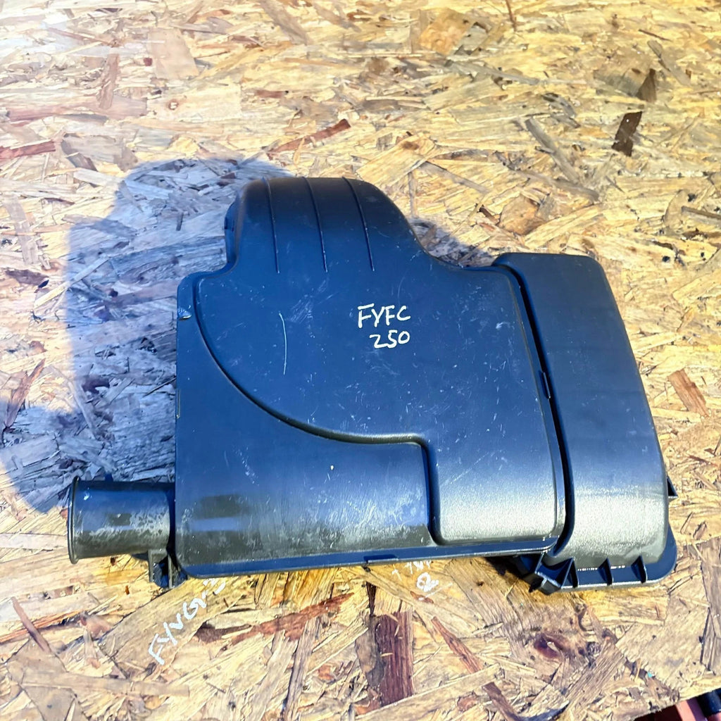 Toyota Yaris Mk2 20052011 1.0/1.3 VVT-i Engine Air Filter Box 17705-00020