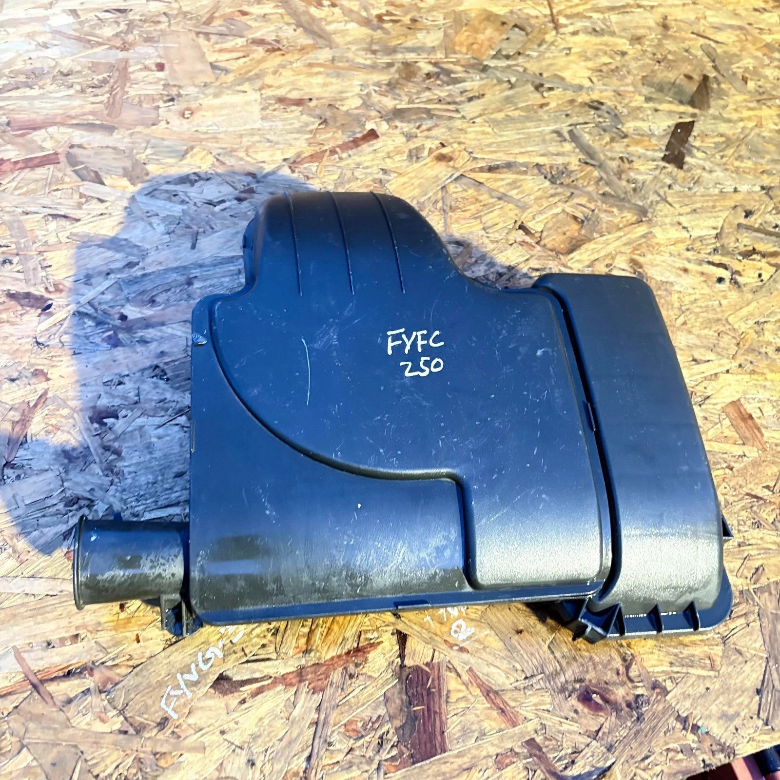 Toyota Yaris Mk2 20052011 1.0/1.3 VVT-i Engine Air Filter Box 17705-00020