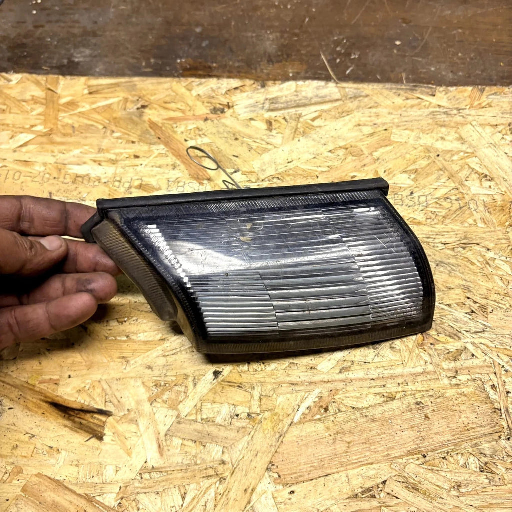 Proton Saga 1990-1991 Front Left Corner/Parking Lamp Bosch PW501617 1305230067