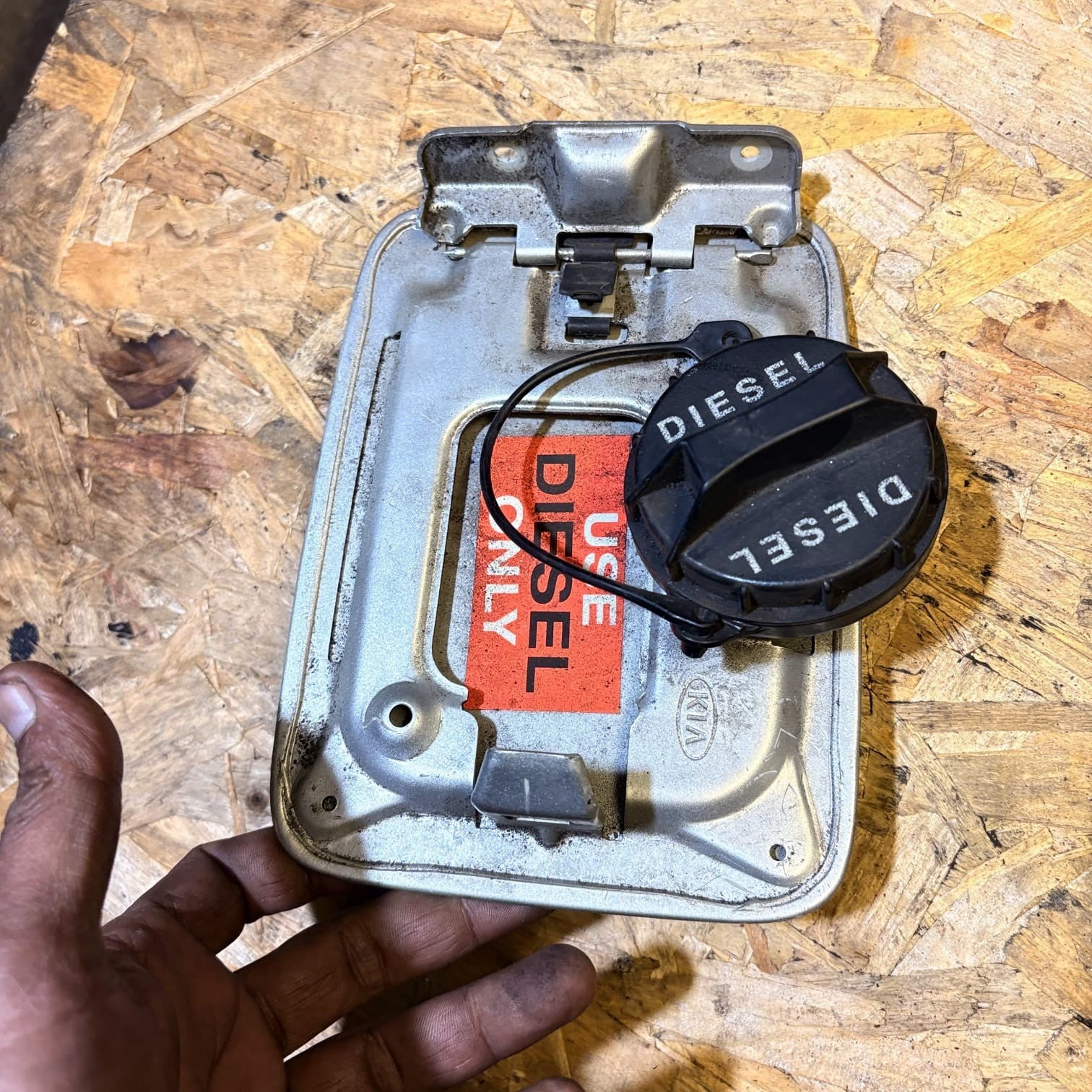 Nissan Juke Mk2 F16 2019-2024 Fuel Filler Flap Door + Diesel Cap 781206PA0A