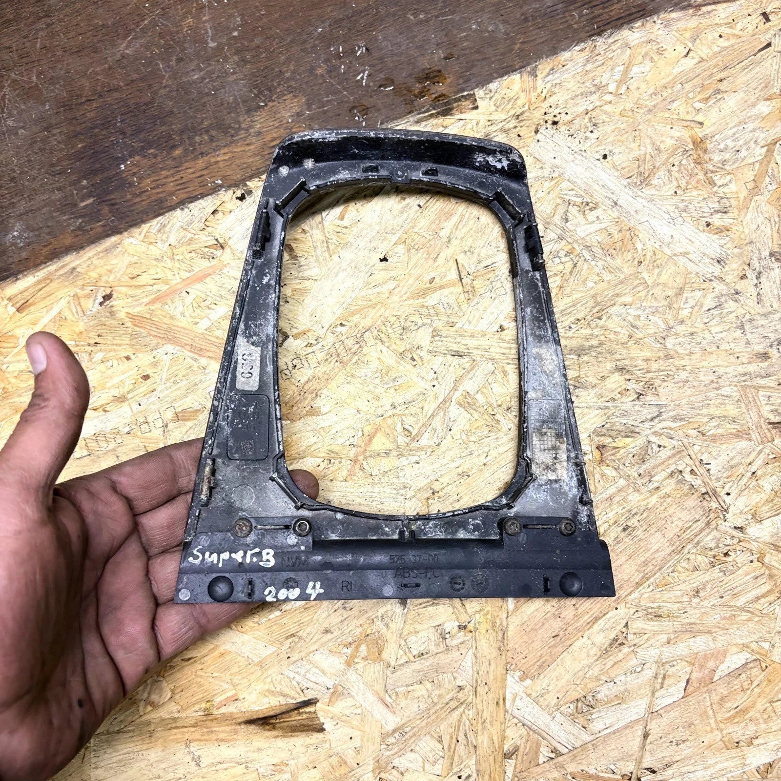 Skoda Superb 2004 Gear Selector Surround