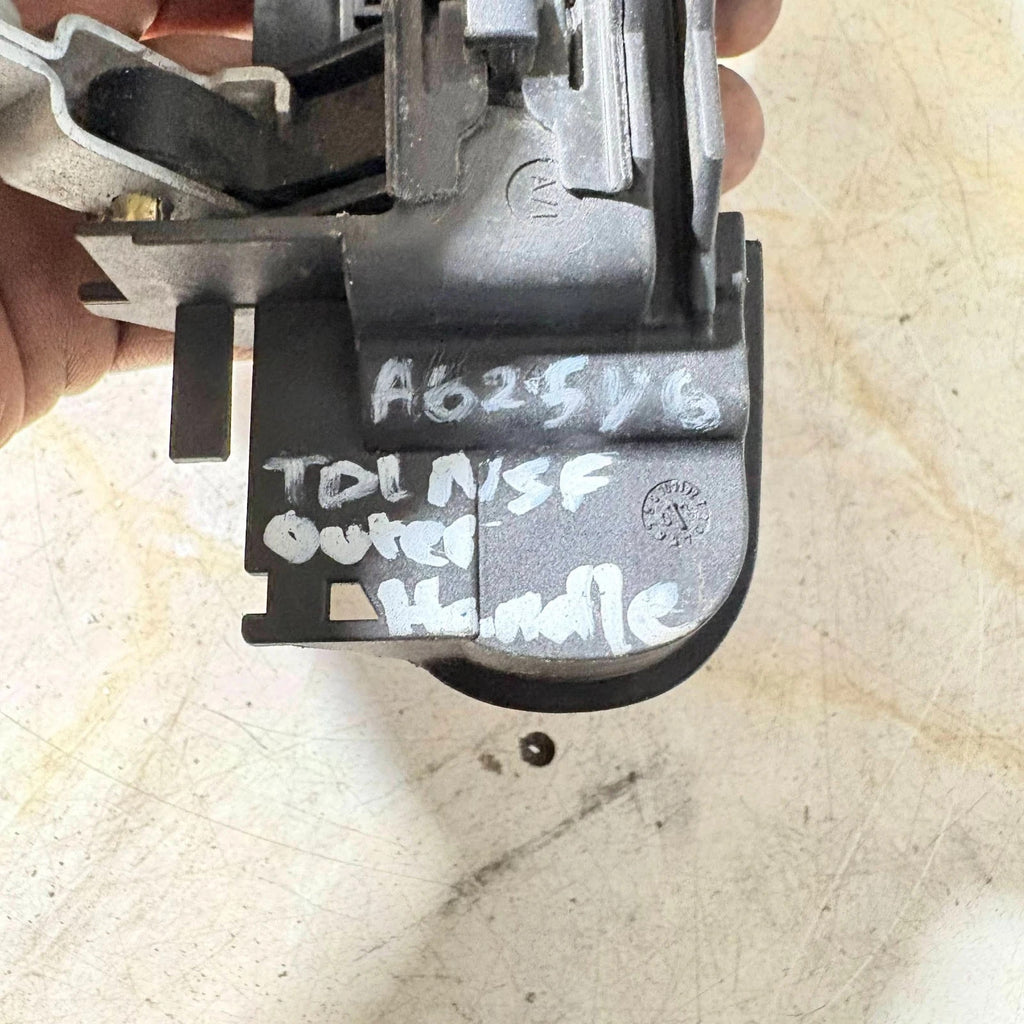 AUDI A3 2008 LEFT FRONT EXTERNAL DOOR HANDLE 4B0 839 885