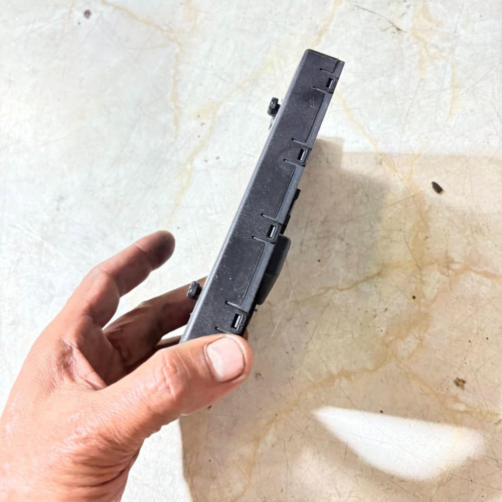 1996-2005 MERCEDES VITO O/S/F DOOR CONTROL MODULE 639 820 02 26